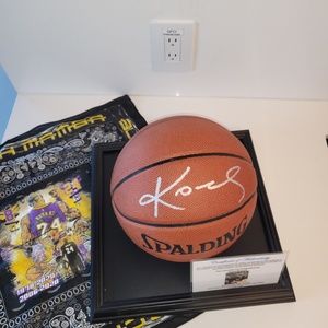 Signed Kobe Bryant Basket Ball / LA Lakers